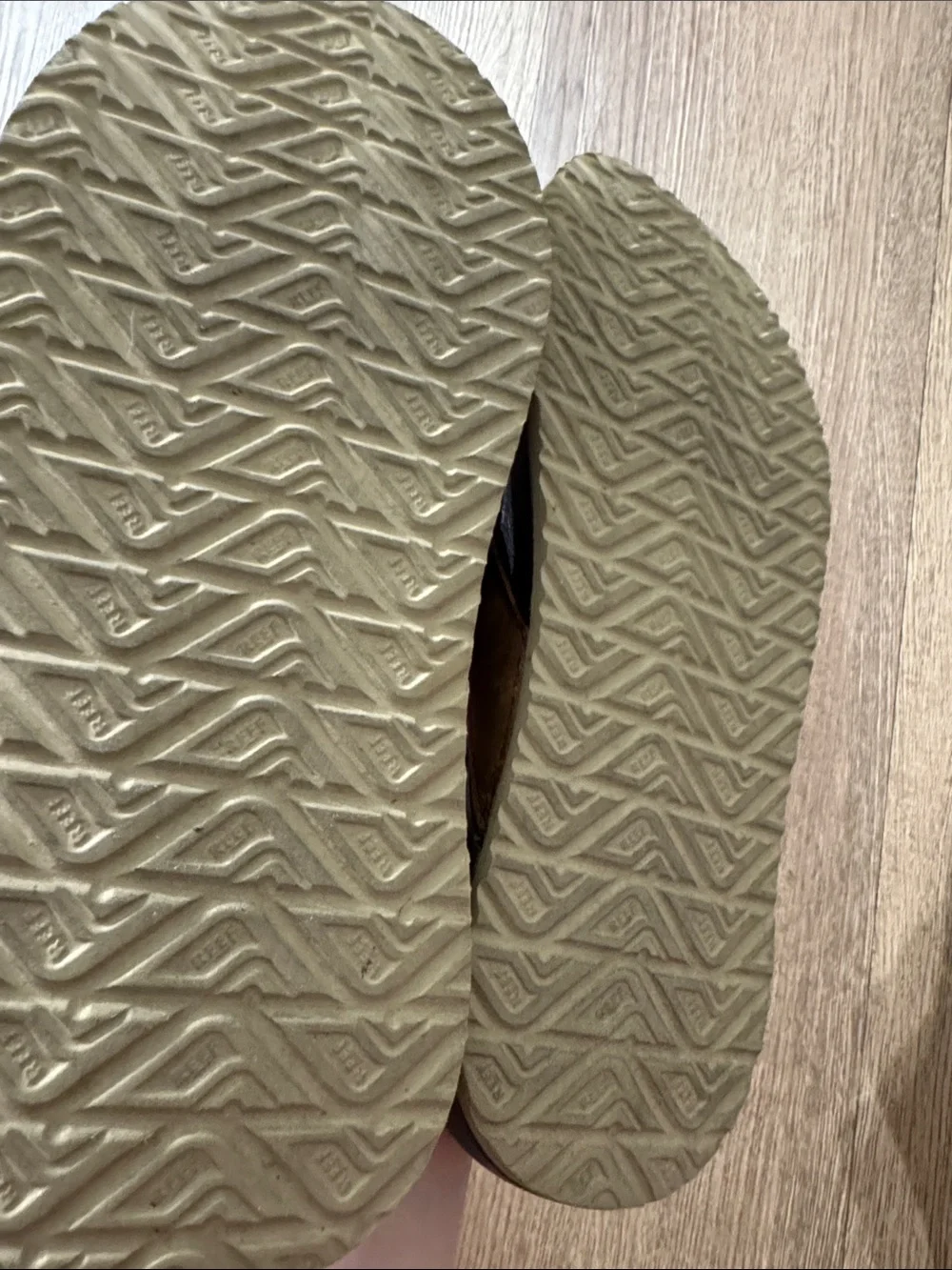 Reef Men’s Brown & Dark Brown Leather Flip Flops